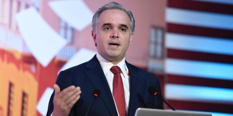 Gobierno designa a Luis Miguel De Camps como Ministro de Educación.