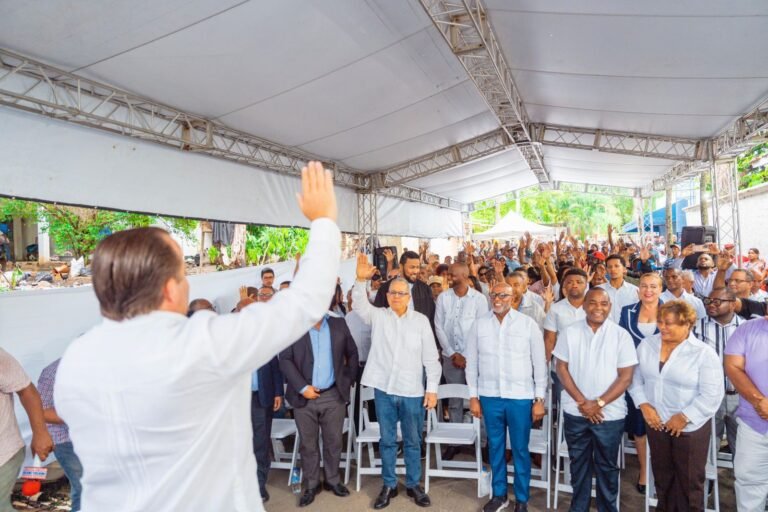 Cientos de dirigentes de la FP en La Victoria se juramentan en el PRM