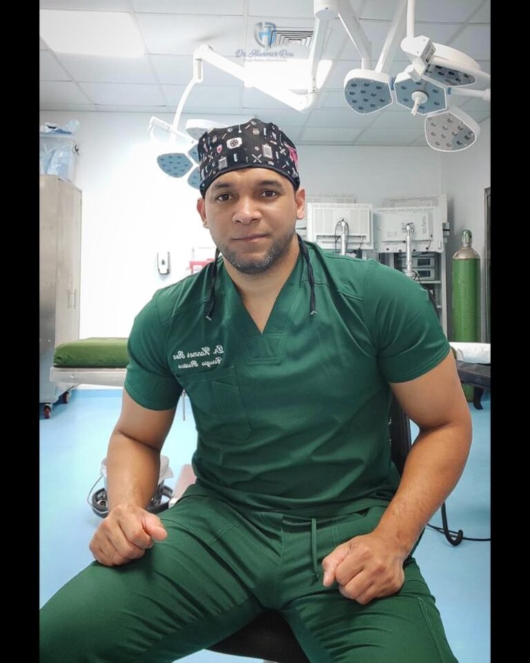 Cirujano Hammer Roa afirma que el apoyo familiar juega un rol fundamental en la salud mental de las pacientes que deciden someterse a un procedimiento