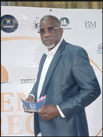 Tele Radio Norte brilla en el Premio Crecer: Ángel Corporán recibe estatuilla especial