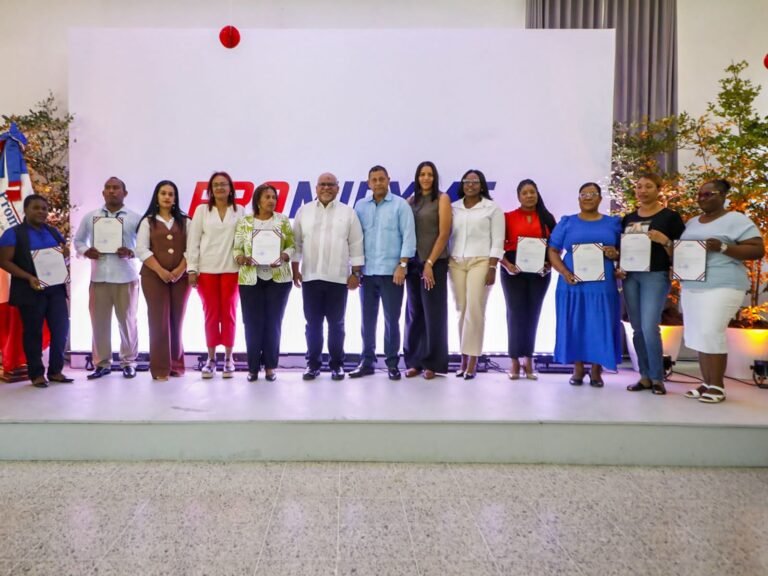 Promipyme impulsa la economía de Samaná con créditos por RD$50 millonesEl director de la entidad, Fabricio Gómez Mazara, anunció que el programa «Tu Firma es Tu Garantía» ampliará su tope a RD$200,000 para facilitar el acceso a financiamiento.