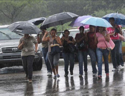 Vaguada impacta movilidad y genera complicaciones en el Gran Santo Domingo