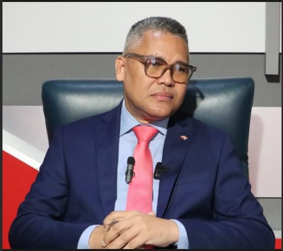 Carlos Peña plantea reformas políticas y electorales de cara a elecciones 2028